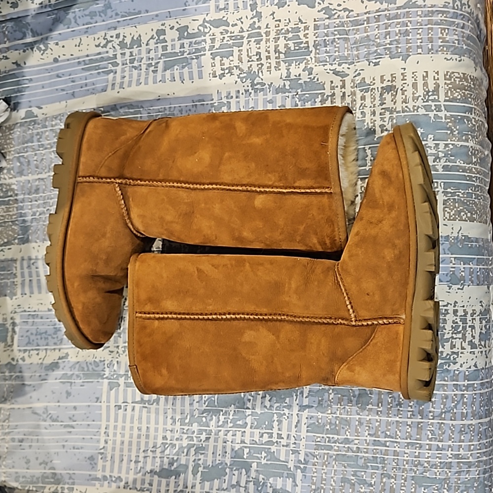 UGG Women's Essential Tall - Chestnut